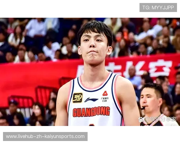 球星夜间加练冲刺并结合传球精度训练，综合能力被提升