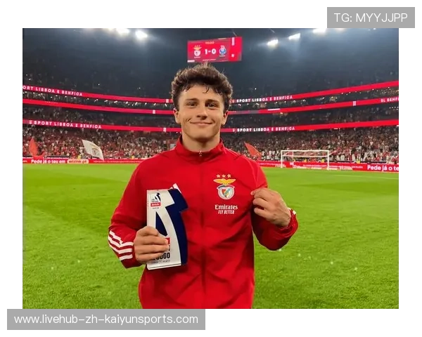 曼联官方宣布签下葡萄牙中场若奥·内维斯，签约至2031年